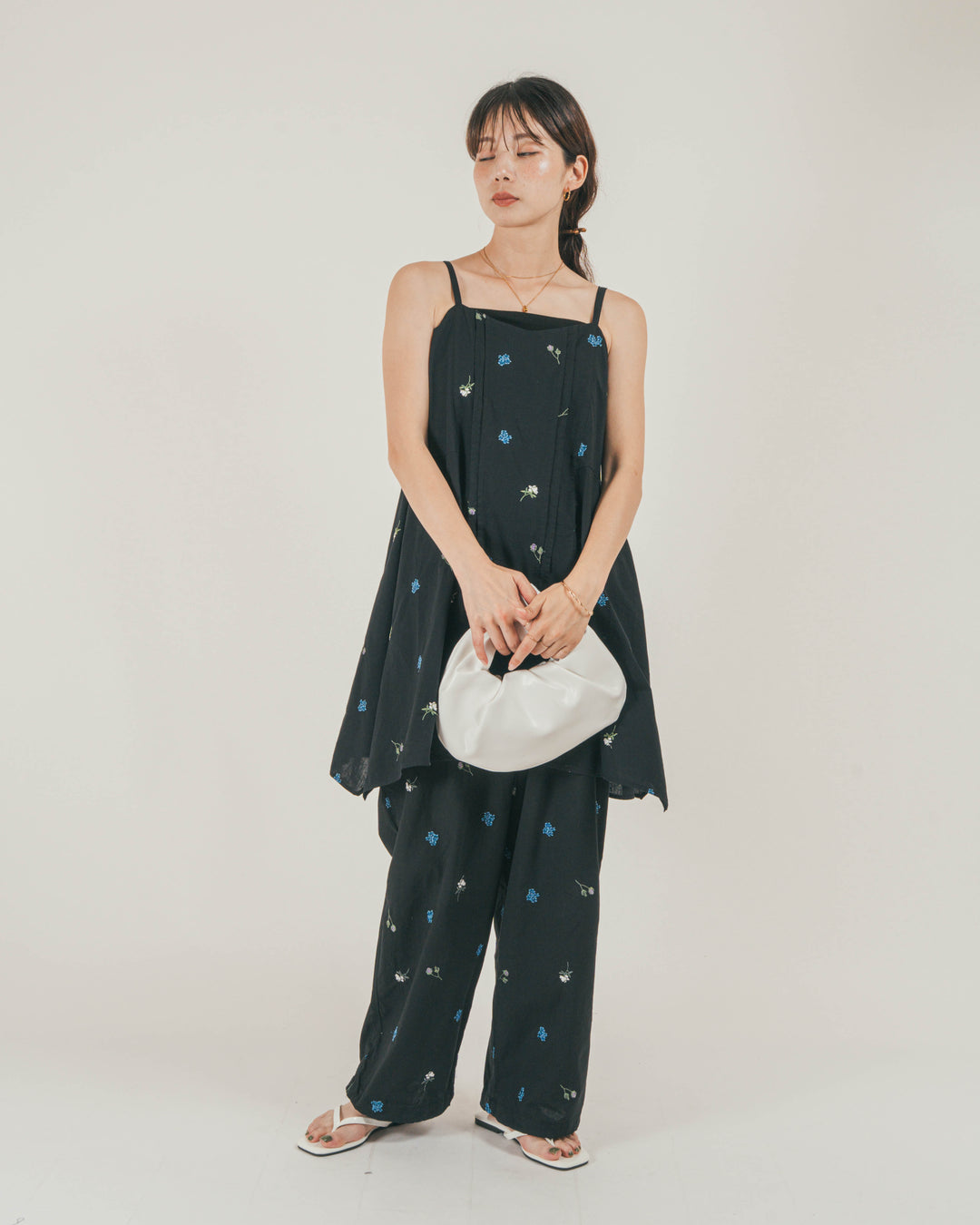 ［SET］Flower刺繍チュニックキャミ + Flower刺繍リラックスパンツ + カップ付きカットリブキャミ（3SET）
