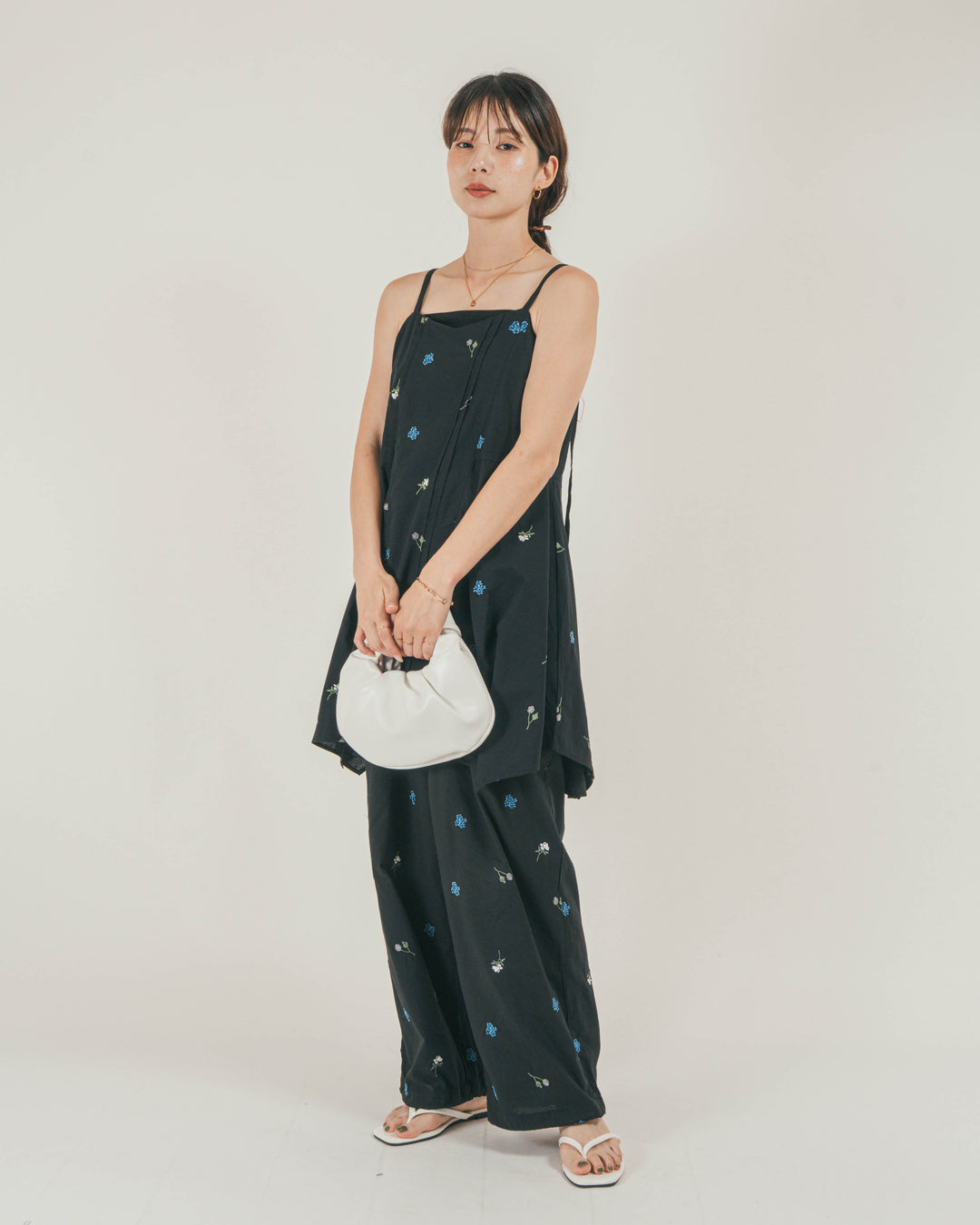 ［SET］Flower刺繍チュニックキャミ + Flower刺繍リラックスパンツ + カップ付きカットリブキャミ（3SET）