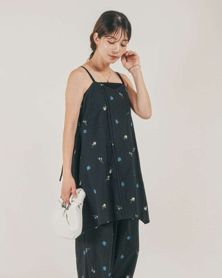 ［SET］Flower刺繍チュニックキャミ + Flower刺繍リラックスパンツ + カップ付きカットリブキャミ（3SET）