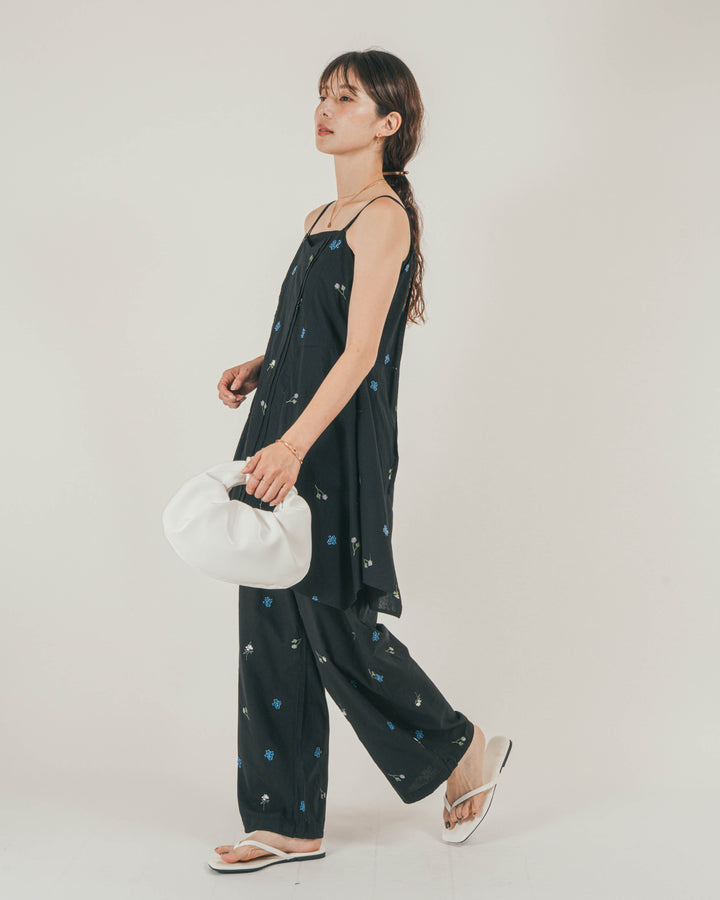 ［SET］Flower刺繍バルーンノースリブラウス + Flower刺繍チュニックキャミ + Flower刺繍リラックスパンツ（3SET）