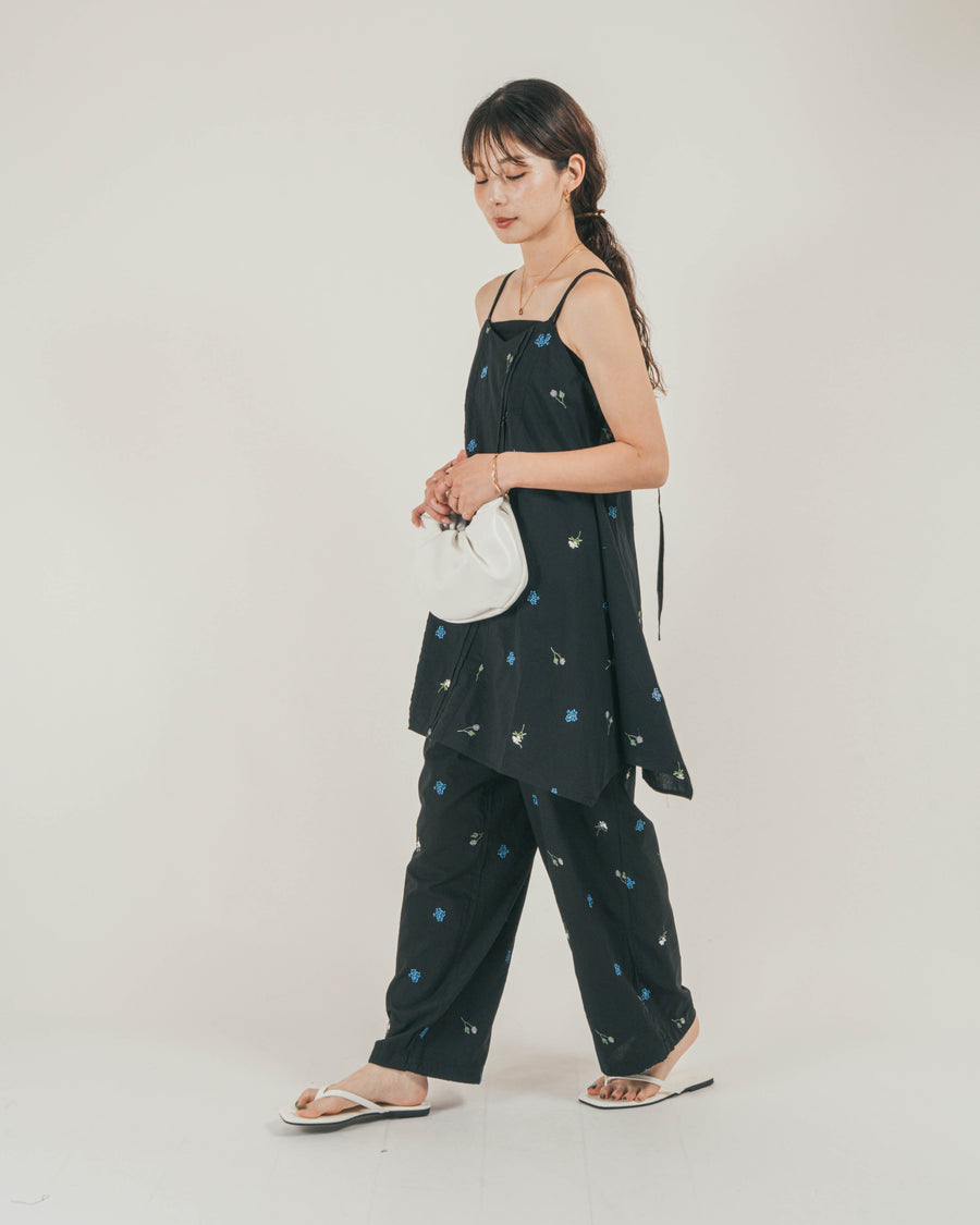 ［SET］Flower刺繍バルーンノースリブラウス + Flower刺繍チュニックキャミ + Flower刺繍リラックスパンツ（3SET）