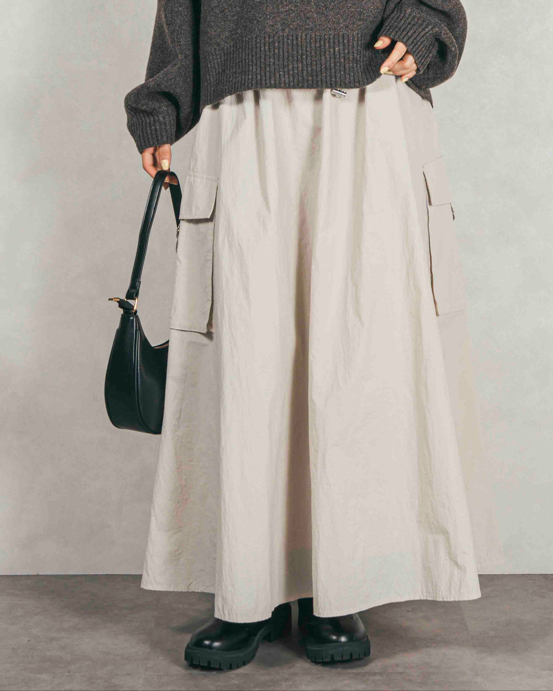 ［SET］メランジVネックニットレイヤードセット+ドローストリングナイロンカーゴスカート（2SET）