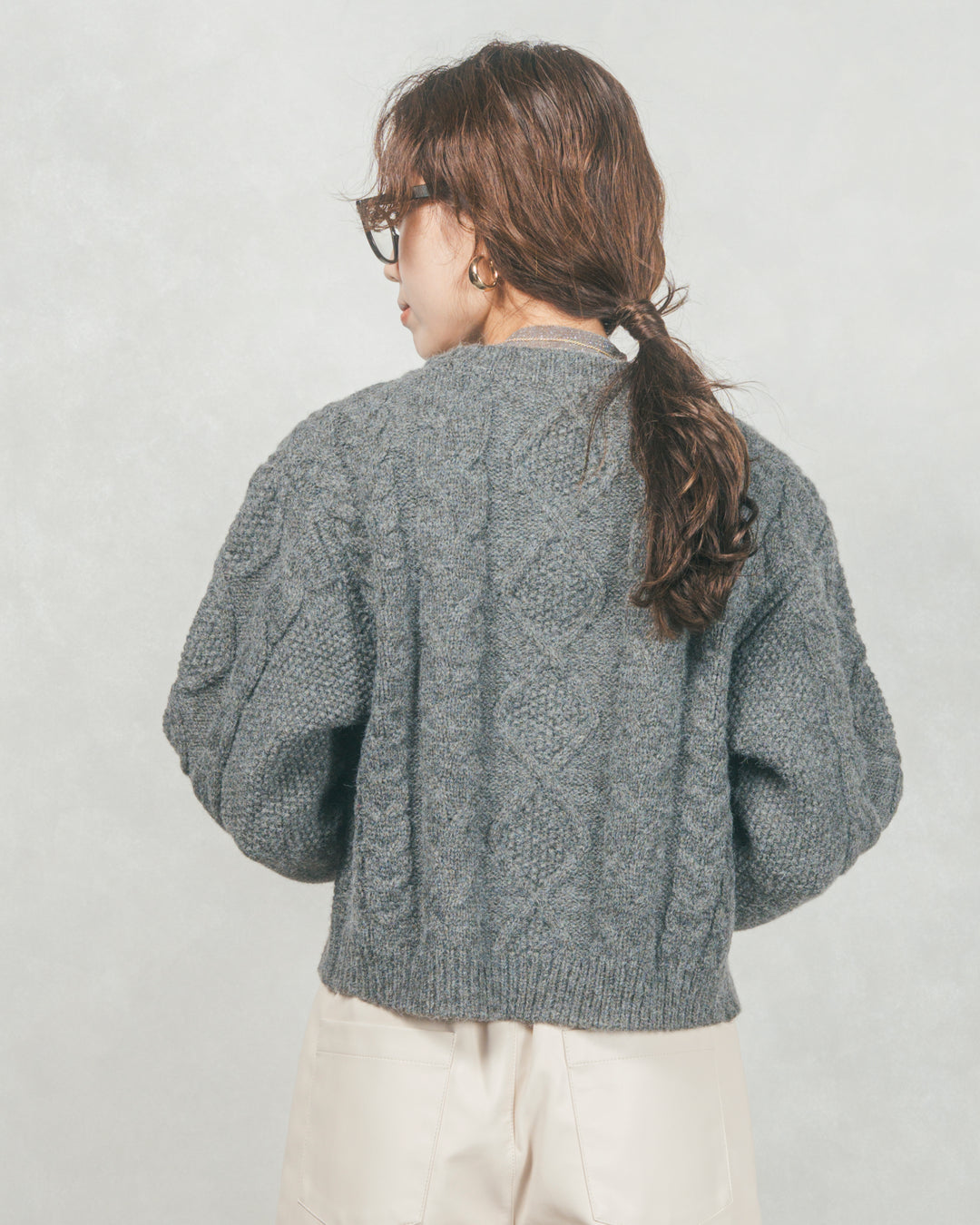 ケーブルKnitクルーカーディガン (CHARCOAL GRAY)