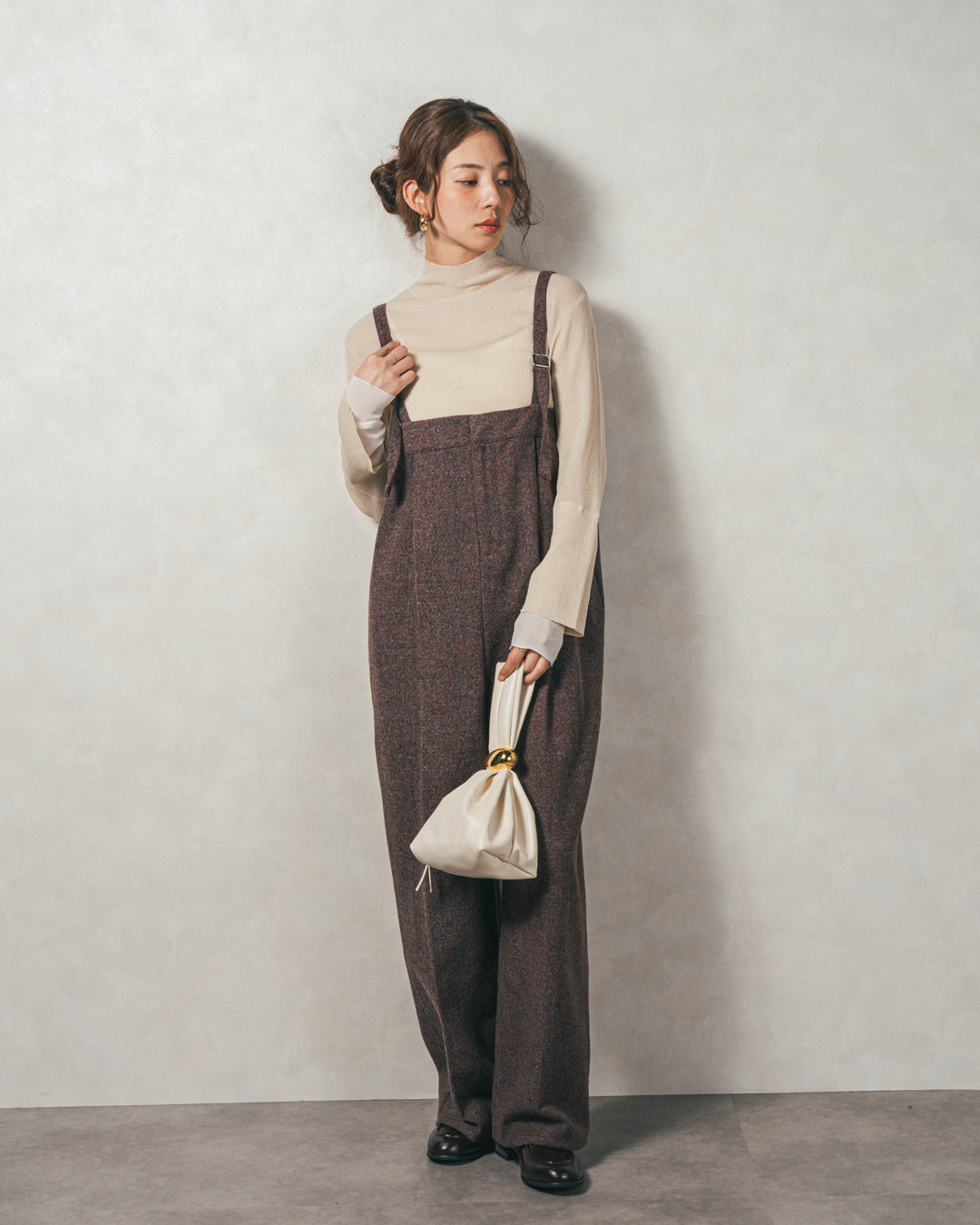 ［SET］袖レイヤードラメリブタートルニット+Tweedベロアサロペット（2SET）