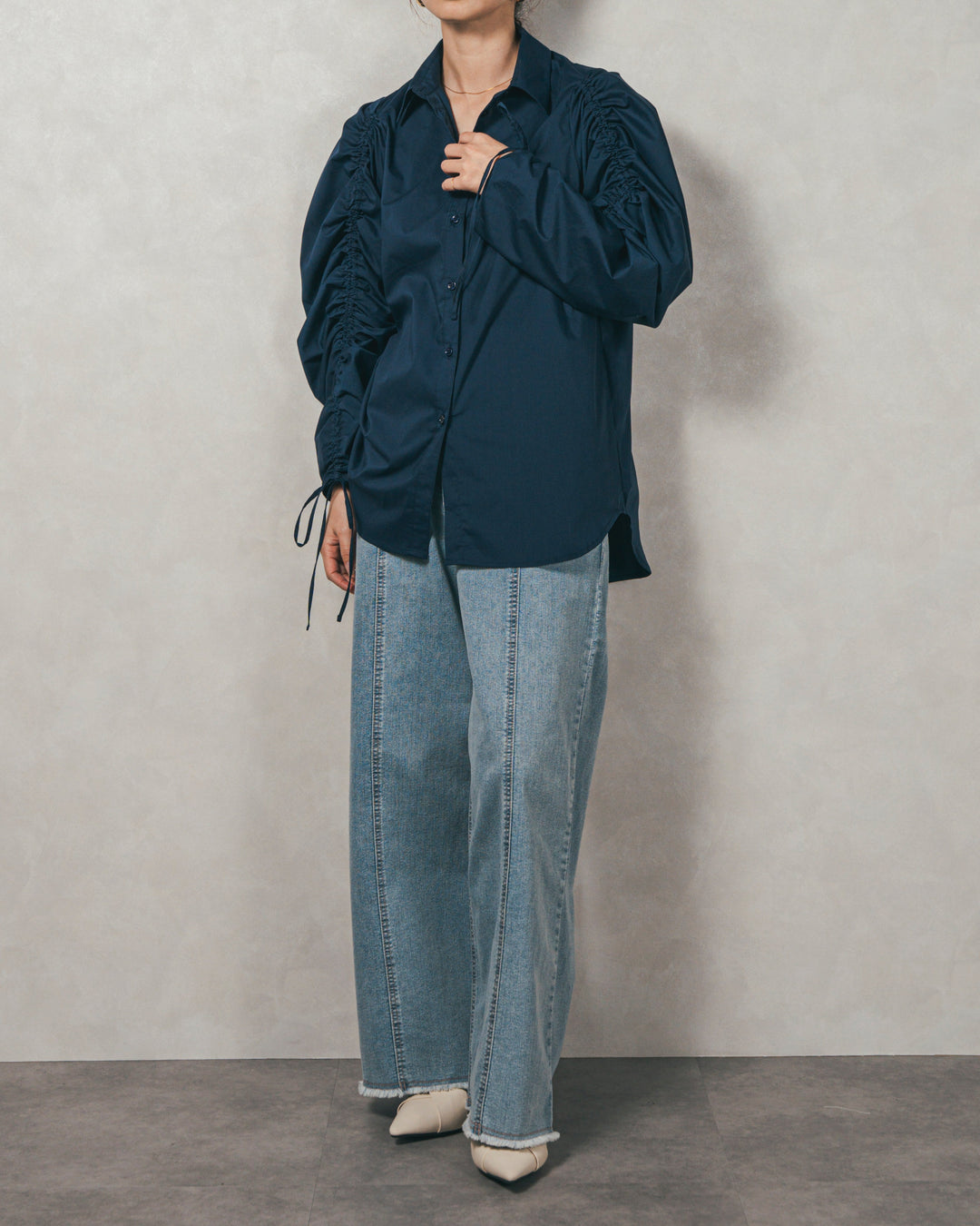 ［SET］ブロード袖ドロストデザインブラウス+2-Way Uネックメッシュニットベスト+センターシーム リラックスカラーデニム（3SET）