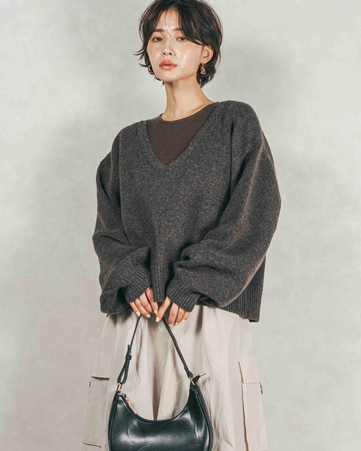 ［SET］メランジVネックニットレイヤードセット+ドローストリングナイロンカーゴスカート（2SET）