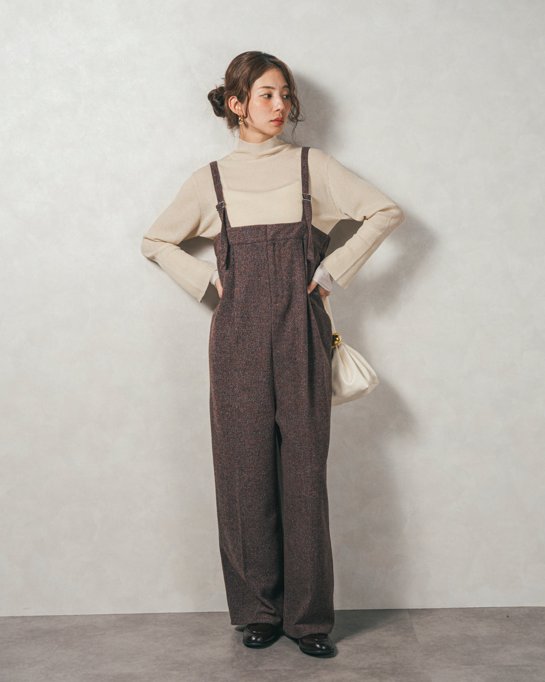 ［SET］袖レイヤードラメリブタートルニット+Tweedベロアサロペット（2SET）