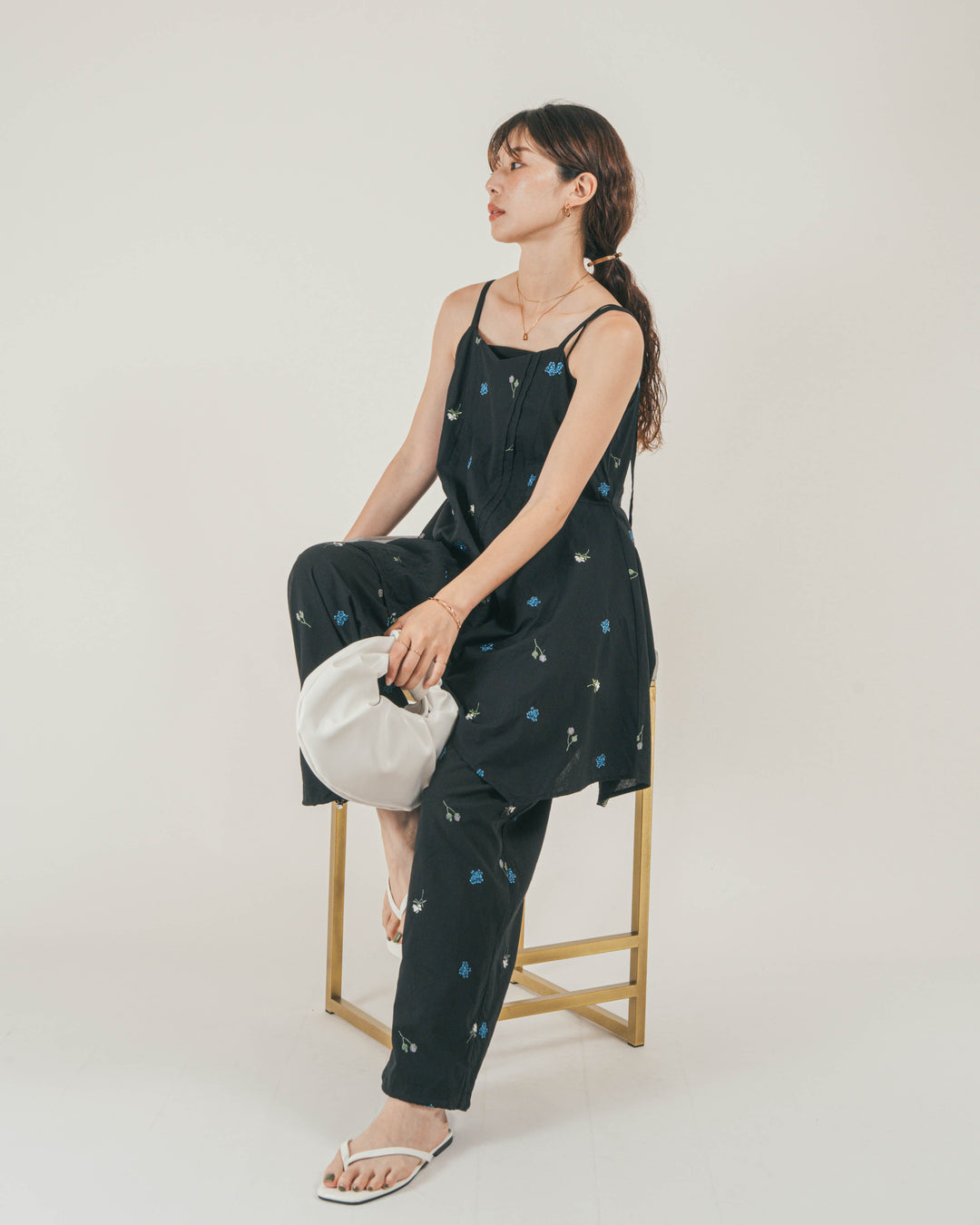 ［SET］Flower刺繍チュニックキャミ + Flower刺繍リラックスパンツ + カップ付きカットリブキャミ（3SET）