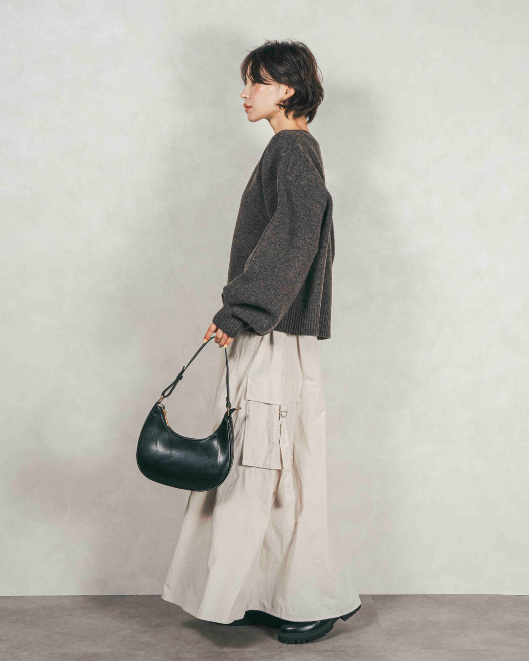 ［SET］メランジVネックニットレイヤードセット+ドローストリングナイロンカーゴスカート（2SET）