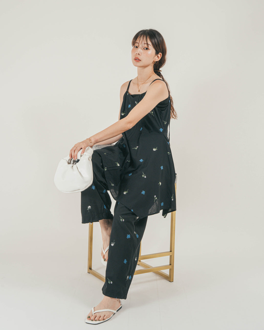 ［SET］Flower刺繍チュニックキャミ + Flower刺繍リラックスパンツ + カップ付きカットリブキャミ（3SET）