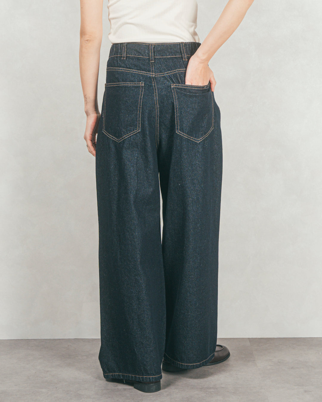 ［SET］フロントシリコンLogoスウェット+ワイドTuckイージーデニム