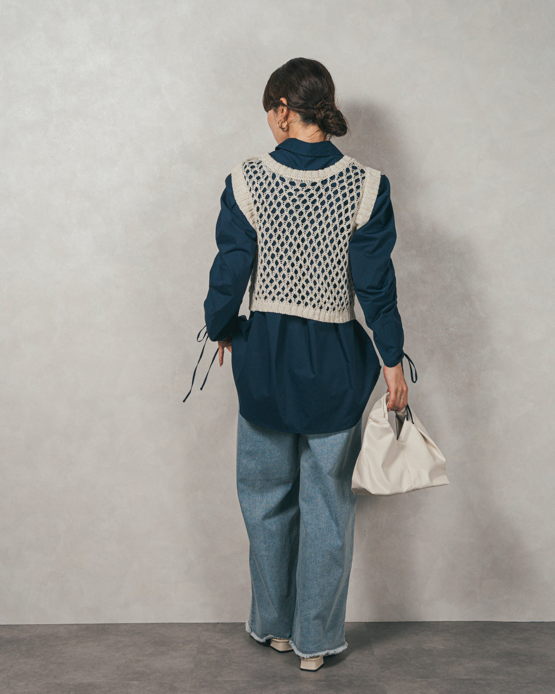 ［SET］ブロード袖ドロストデザインブラウス+2-Way Uネックメッシュニットベスト+センターシーム リラックスカラーデニム（3SET）