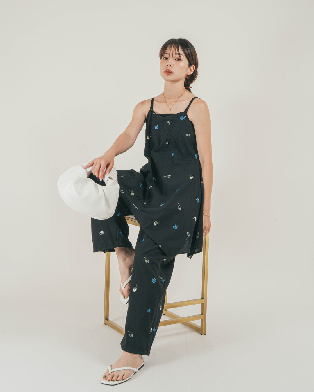 ［SET］Flower刺繍チュニックキャミ + Flower刺繍リラックスパンツ + カップ付きカットリブキャミ（3SET）