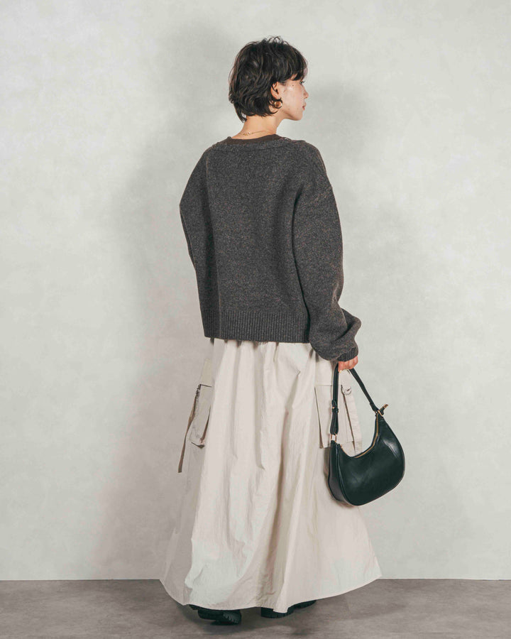 ［SET］メランジVネックニットレイヤードセット+ドローストリングナイロンカーゴスカート（2SET）