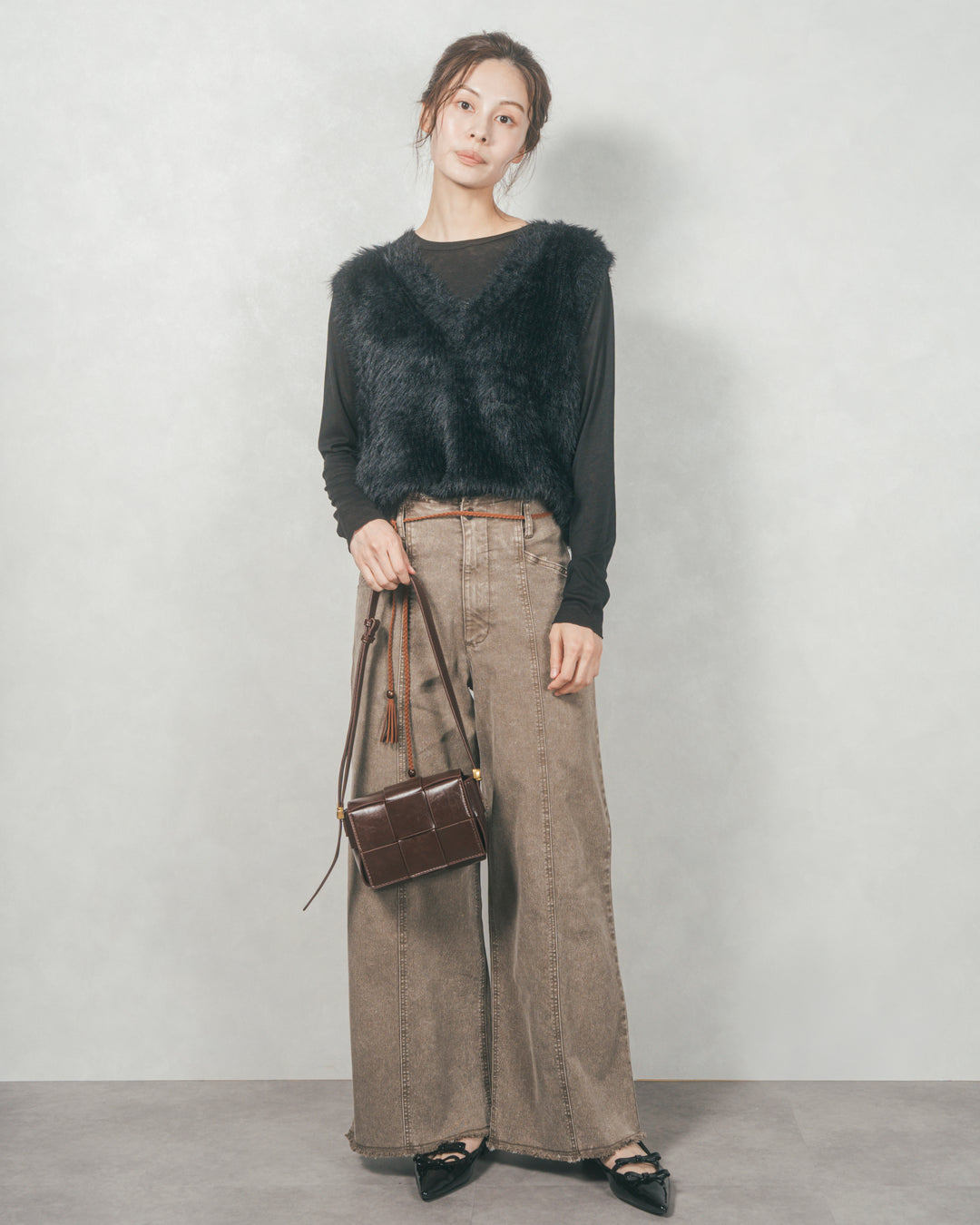 V-ネックフェザーニットベスト (BLACK)