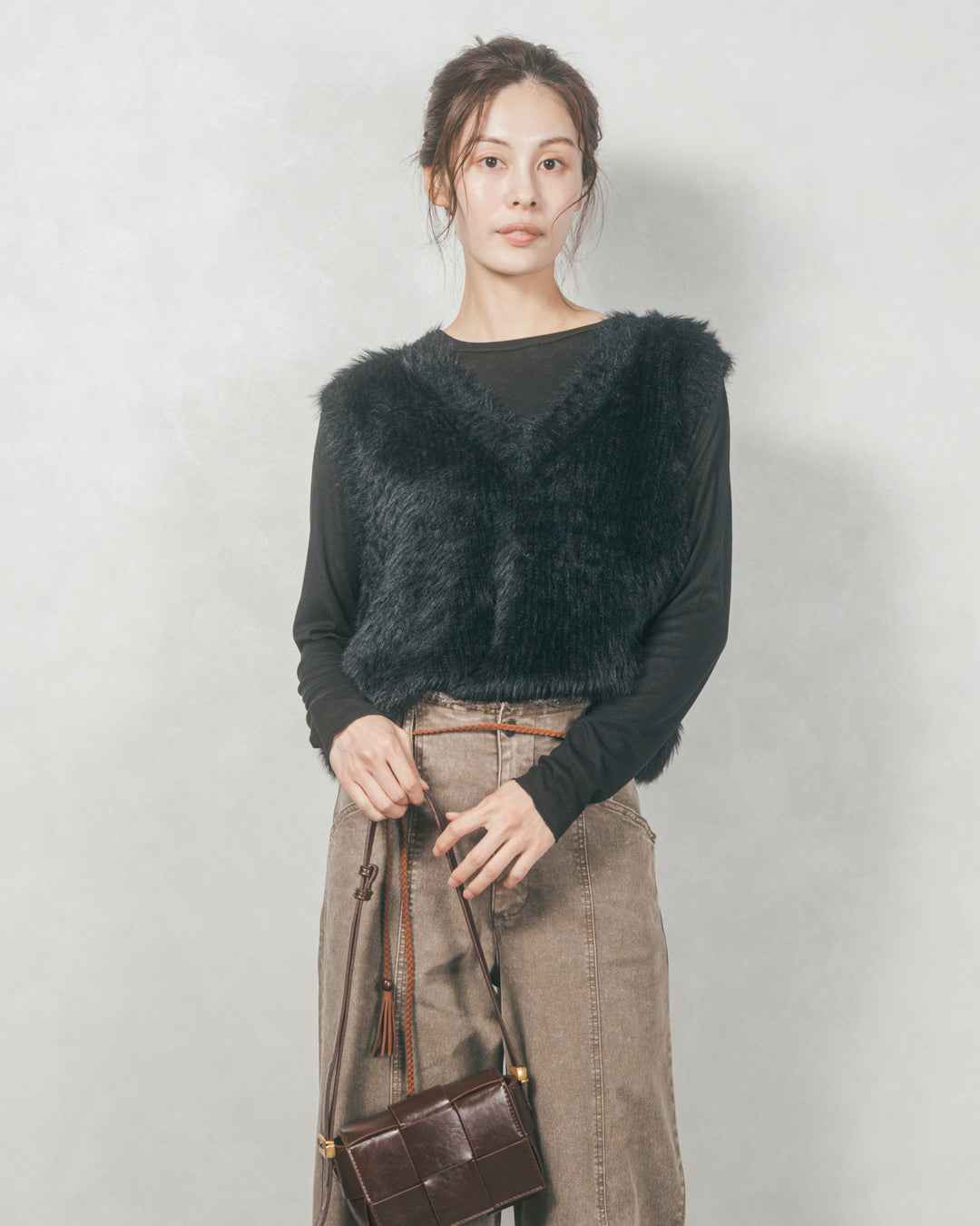 V-ネックフェザーニットベスト (BLACK)