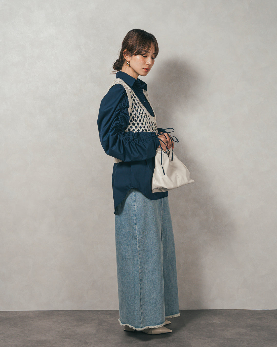 ［SET］ブロード袖ドロストデザインブラウス+2-Way Uネックメッシュニットベスト+フロントスリット Iラインデニムスカート（3SET）