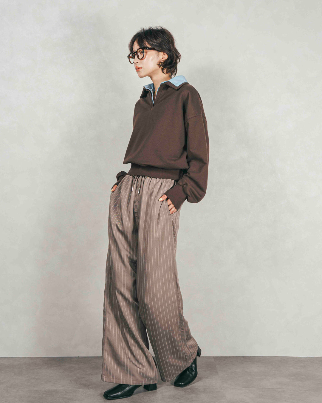 ［SET］シャツ Layered クロップドスウェット+Relaxストライプパンツ（2SET）