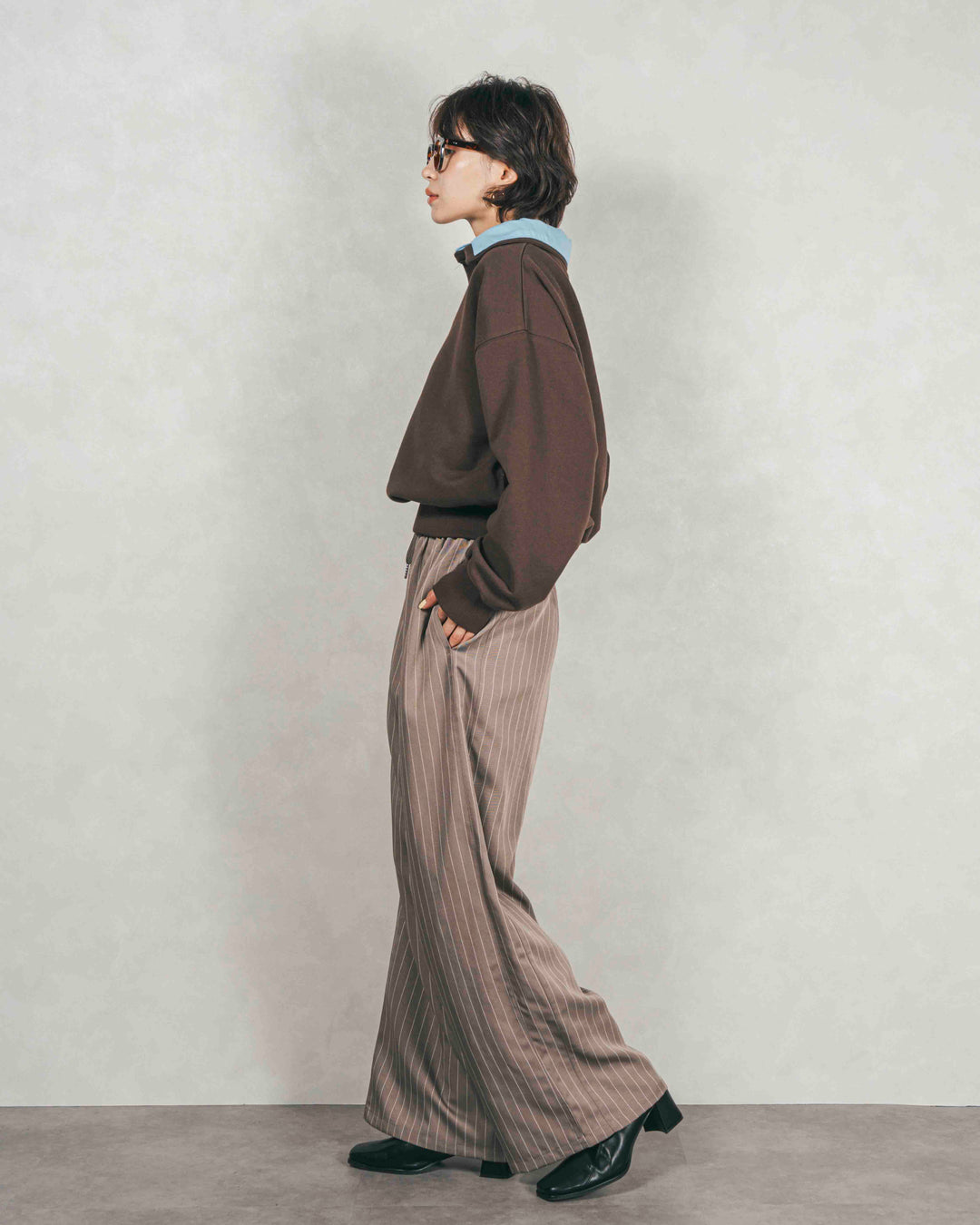 ［SET］シャツ Layered クロップドスウェット+Relaxストライプパンツ（2SET）