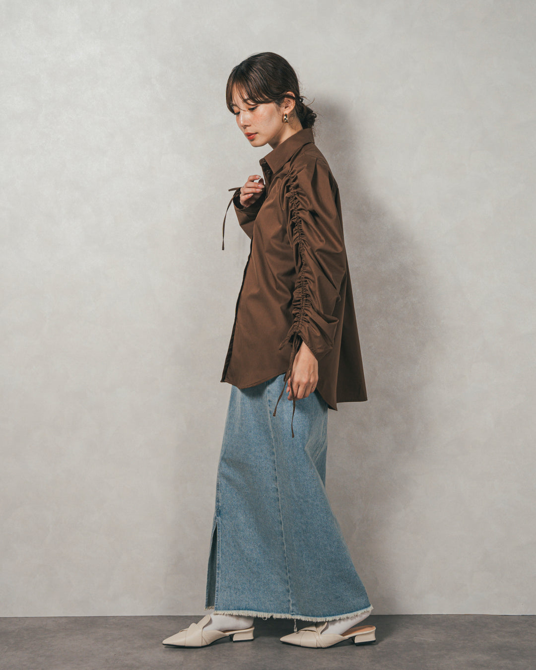 ［SET］ブロード袖ドロストデザインブラウス+2-Way Uネックメッシュニットベスト+フロントスリット Iラインデニムスカート（3SET）