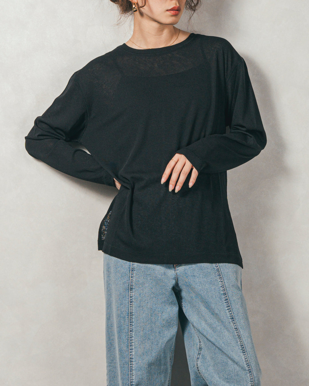 スラブシアークルーネックT (BLACK)