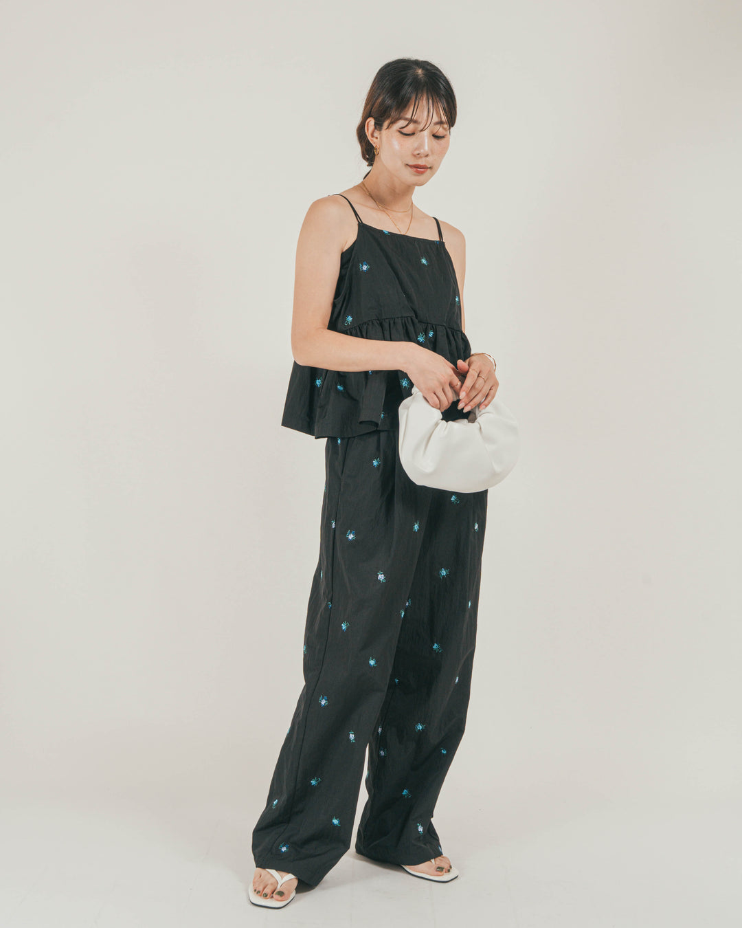 ［SET］Flower刺繍　ボリュームキャミ + Flower刺繍　タックパンツ + カップ付きカットリブキャミ（3SET）