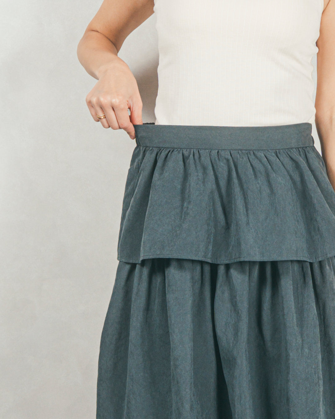 Flareティアードロングスカート (CHARCOAL GRAY)