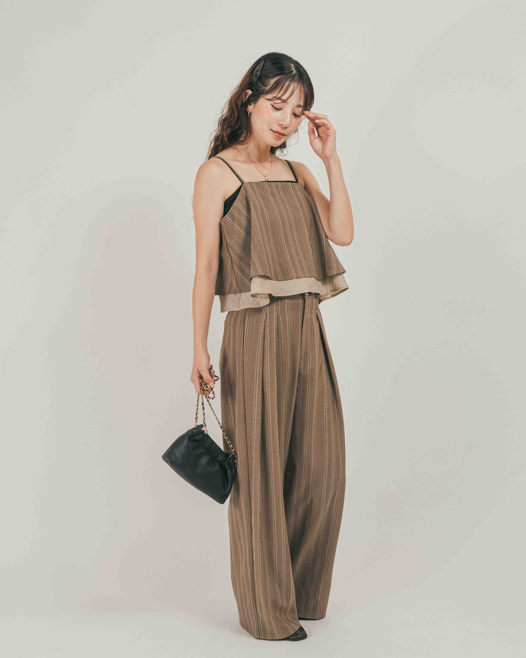 ［SET］リネンストライプ レイヤードキャミ + リネンストライプ Relaxタックパンツ（2SET）
