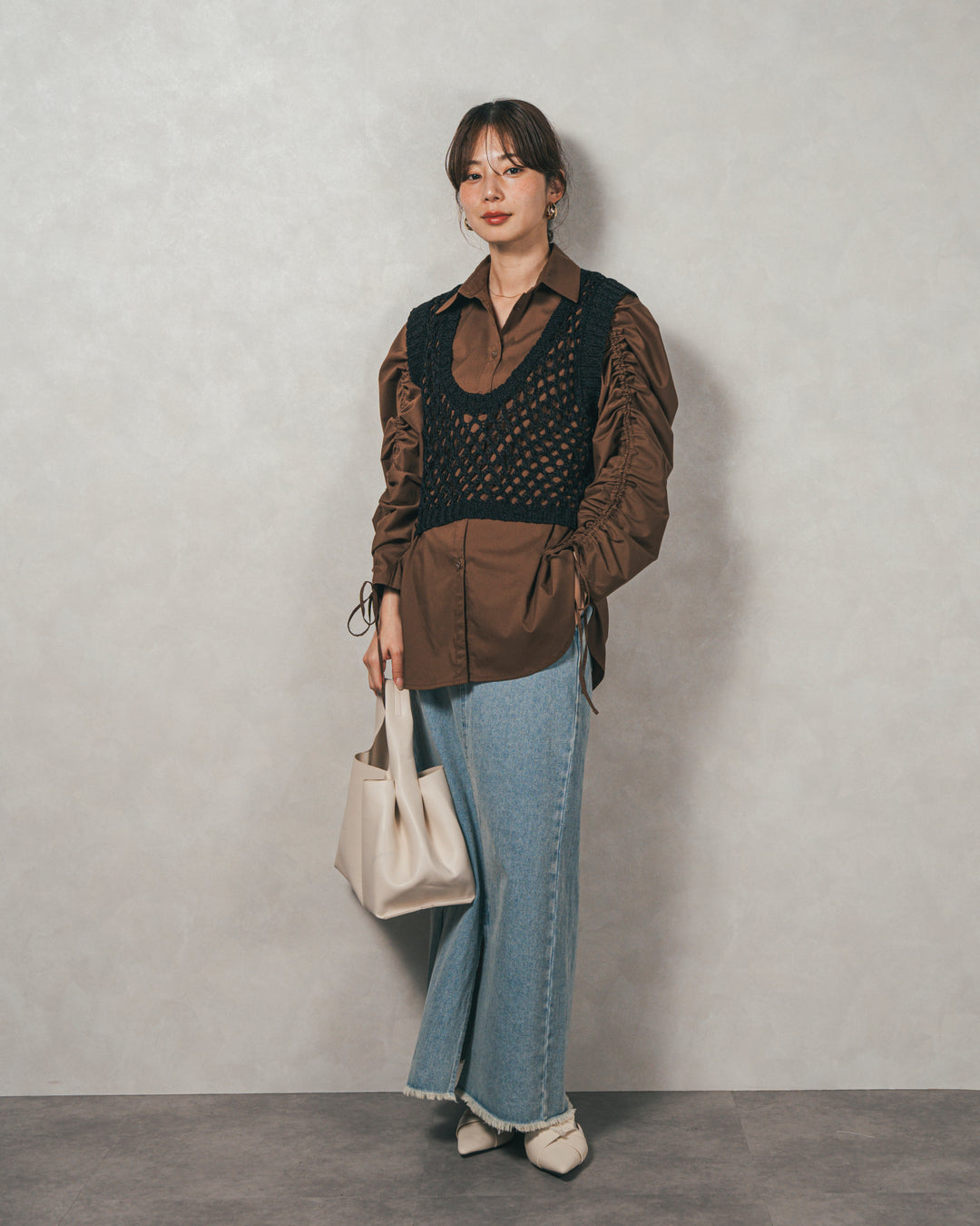 ［SET］ブロード袖ドロストデザインブラウス+2-Way Uネックメッシュニットベスト+フロントスリット Iラインデニムスカート（3SET）