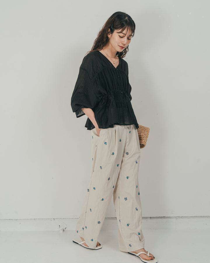 ［SET］Soft シャーリングブラウス + Flower刺繍　タックパンツ（2SET）