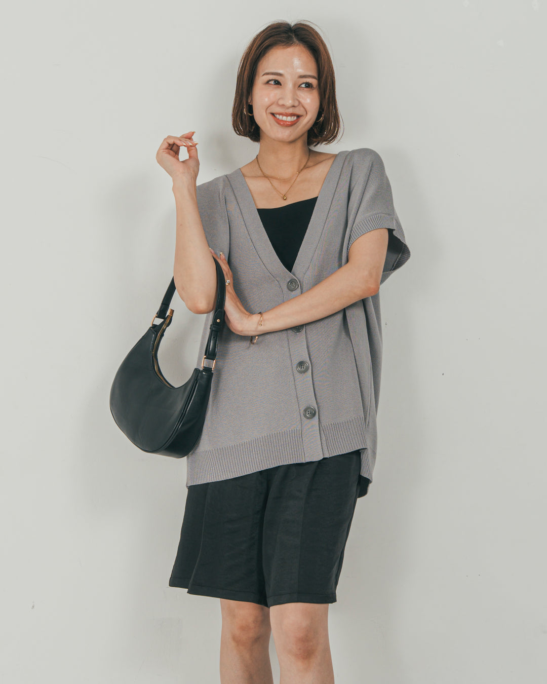 ［SET］VネックRelaxニットベスト + Vintageサテン　ハーフパンツ（2SET）