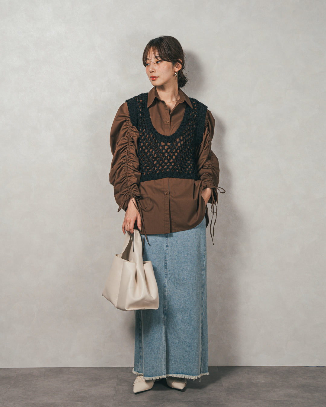 ［SET］ブロード袖ドロストデザインブラウス+2-Way Uネックメッシュニットベスト+フロントスリット Iラインデニムスカート（3SET）