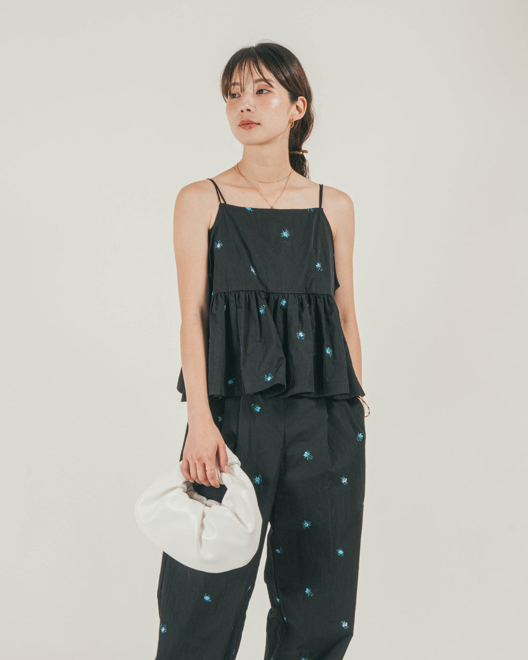 ［SET］Flower刺繍　ボリュームキャミ + Flower刺繍　タックパンツ + カップ付きカットリブキャミ（3SET）
