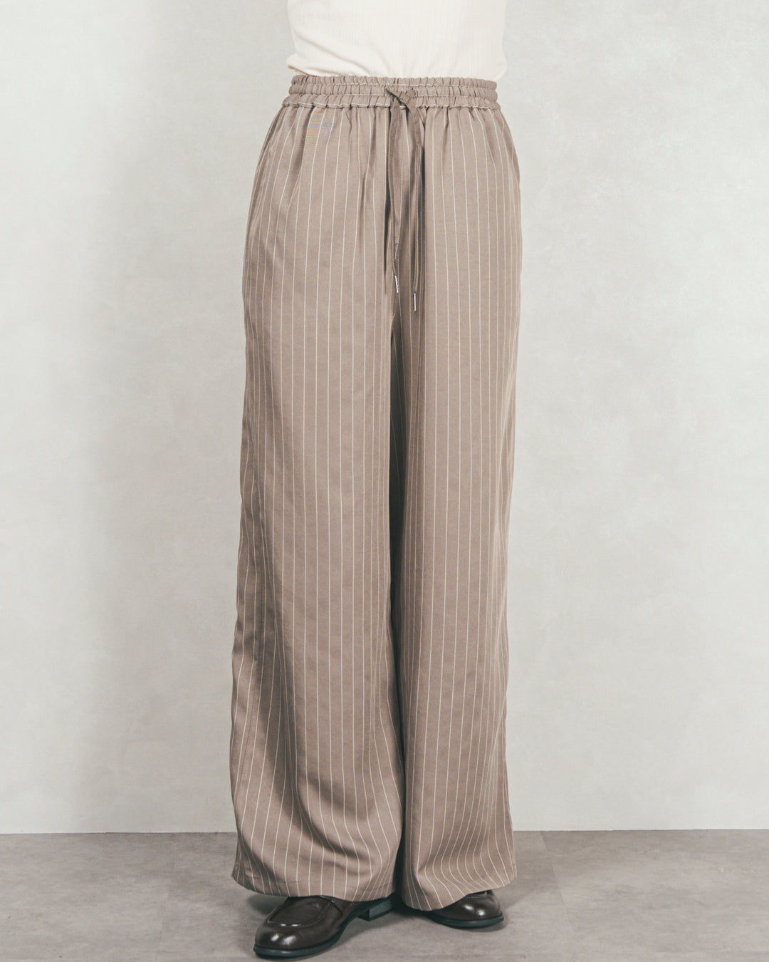 Relaxストライプパンツ（GREIGE）