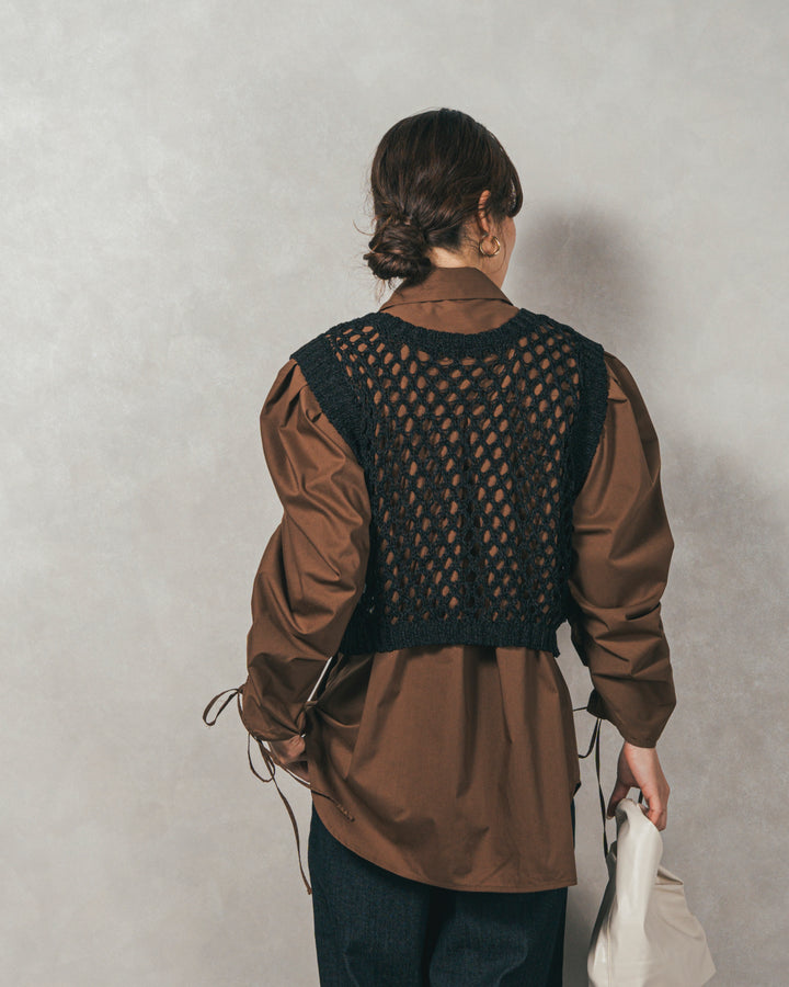 ［SET］ブロード袖ドロストデザインブラウス+2-Way Uネックメッシュニットベスト+センターシーム リラックスカラーデニム（3SET）