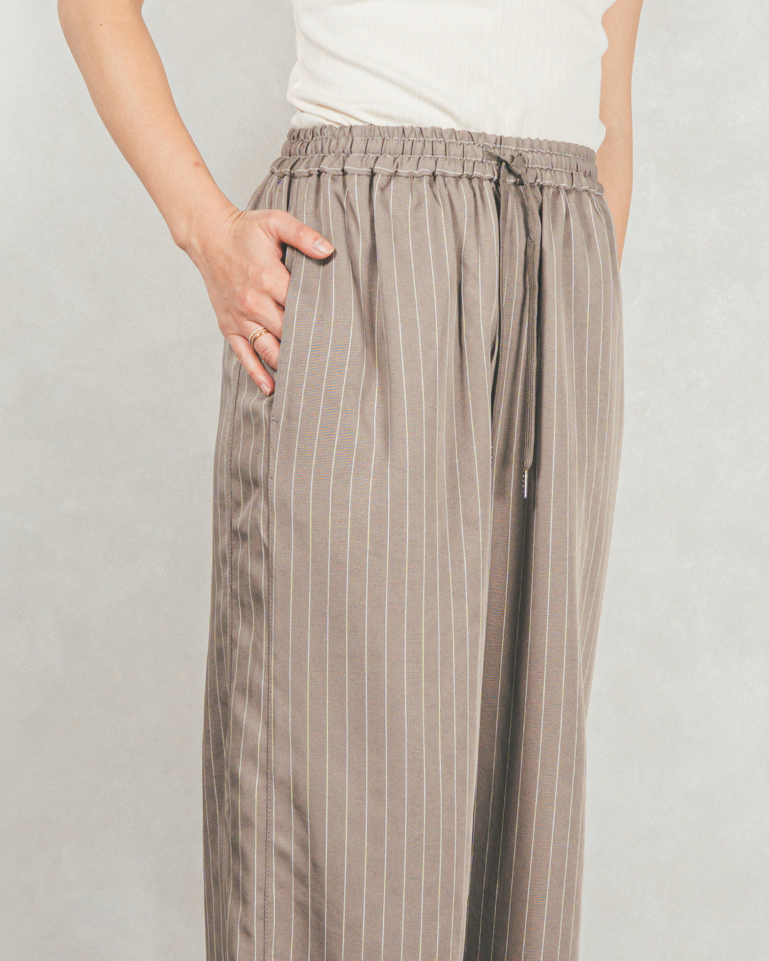 Relaxストライプパンツ（GREIGE）