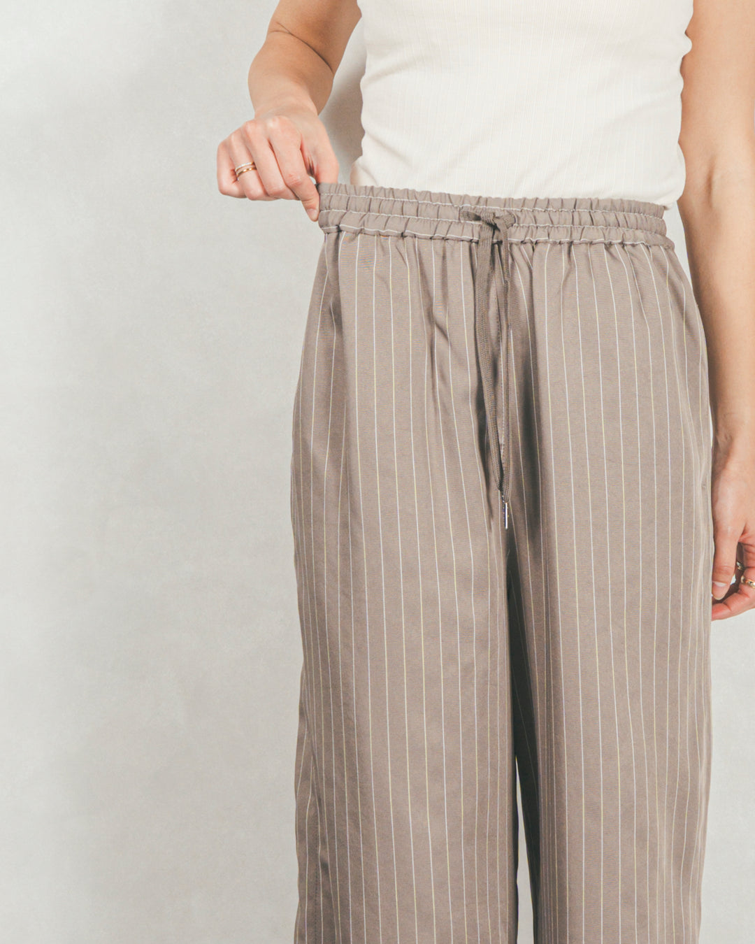 Relaxストライプパンツ（GREIGE）