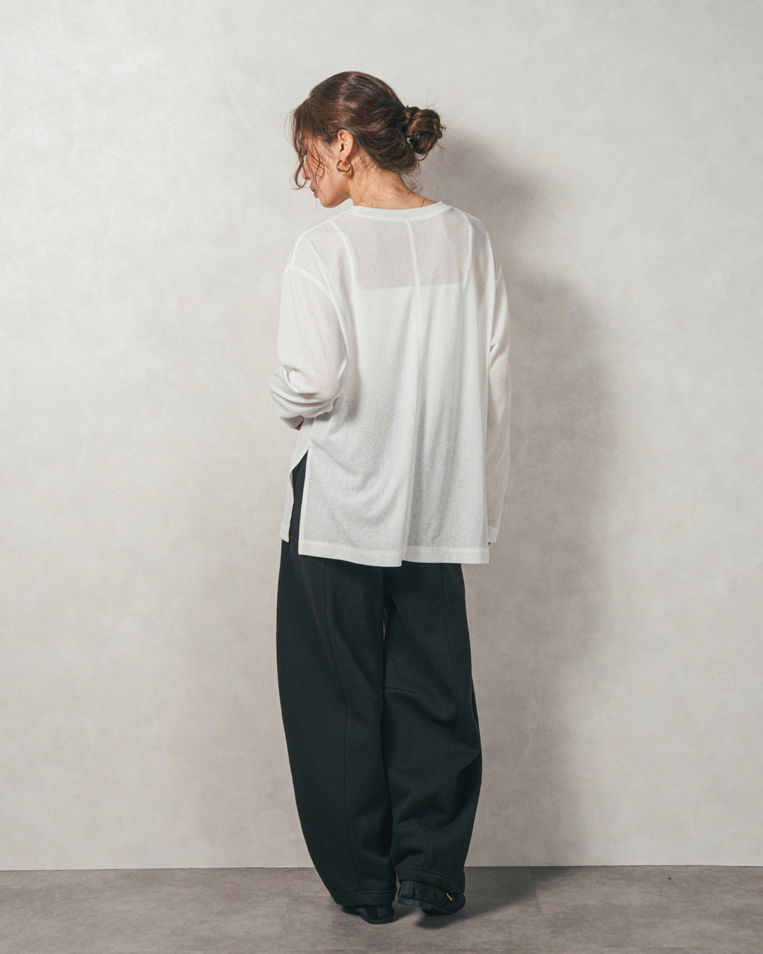 スラブシアークルーネックT(WHITE)