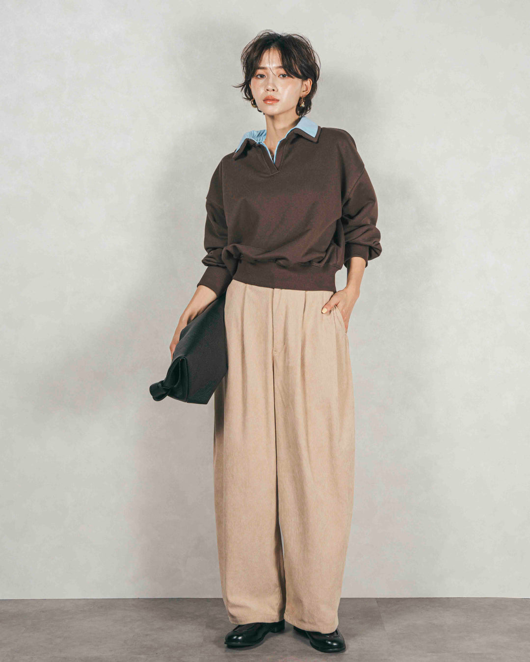 ［SET］シャツ Layered クロップドスウェット+サイドタックコクーンコーデュロイパンツ（2SET）