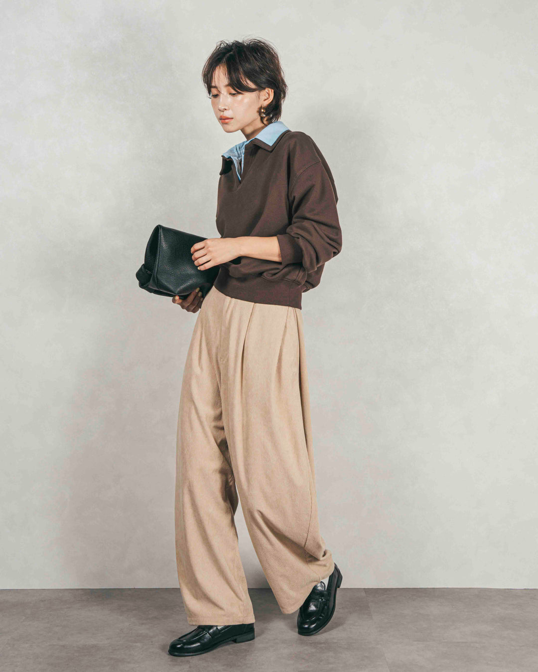 ［SET］シャツ Layered クロップドスウェット+サイドタックコクーンコーデュロイパンツ（2SET）