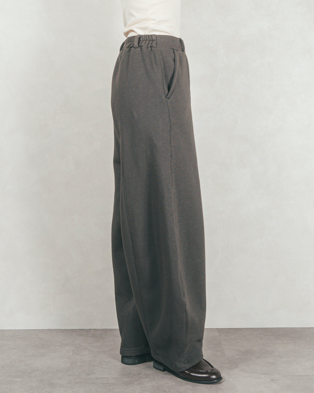 Relax 裏起毛カーブパンツ (CHARCOAL GRAY)