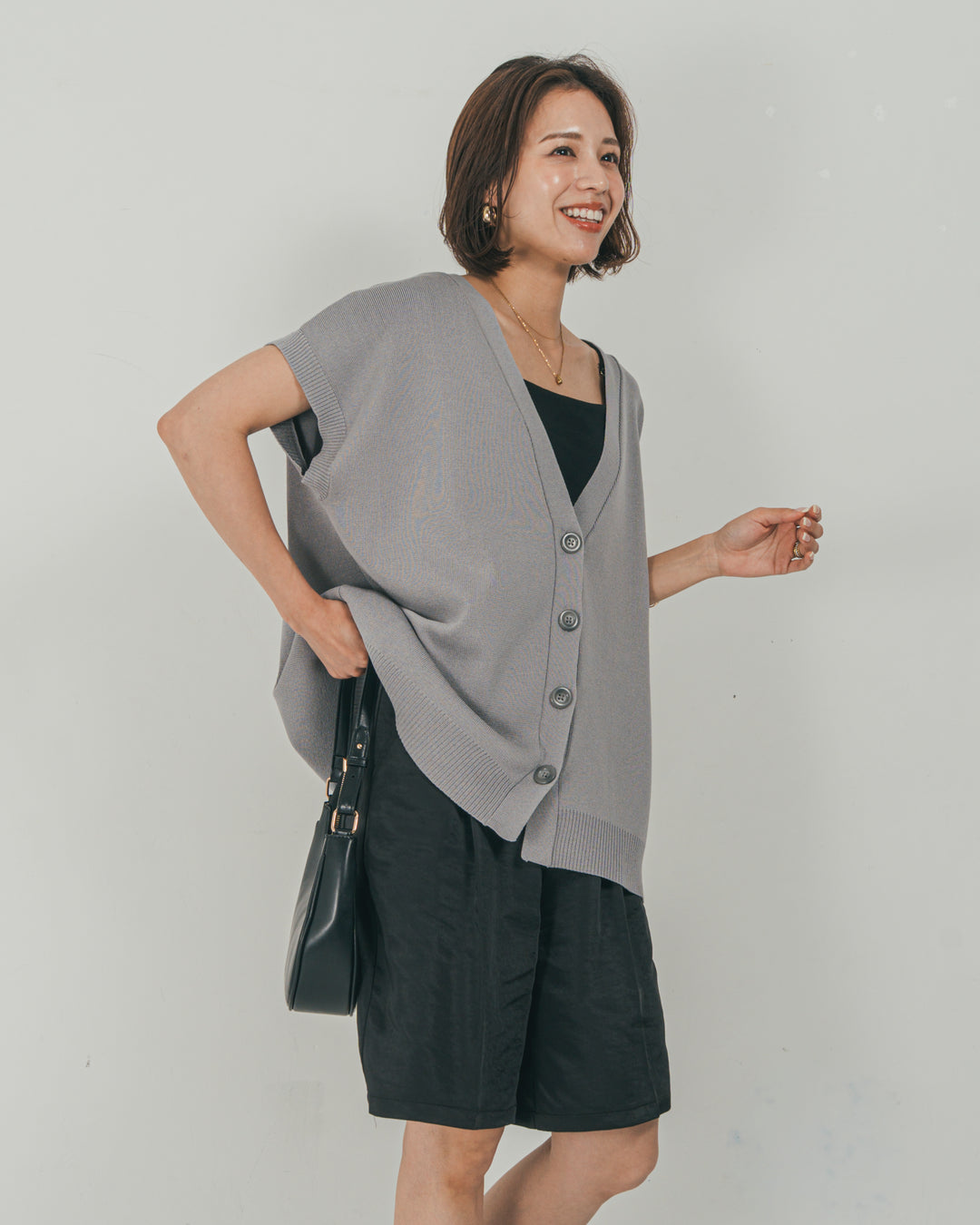 ［SET］VネックRelaxニットベスト + Vintageサテン　ハーフパンツ（2SET）