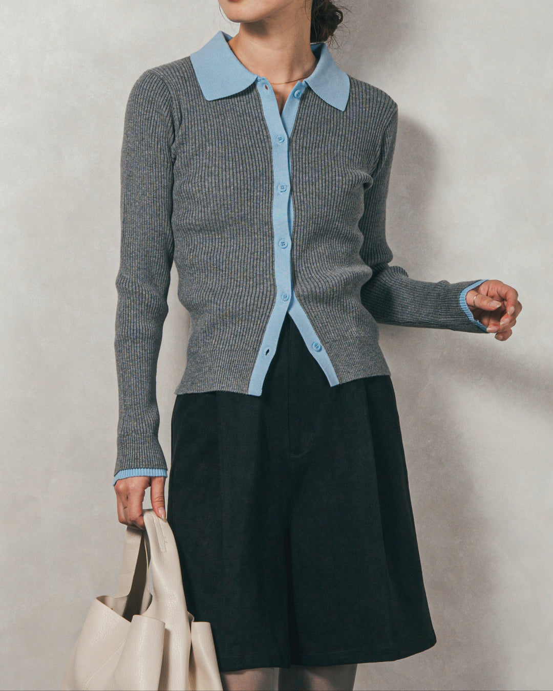 ［SET］バイカラー襟付きニットトップス+スウェードライクハーフパンツ（2SET）