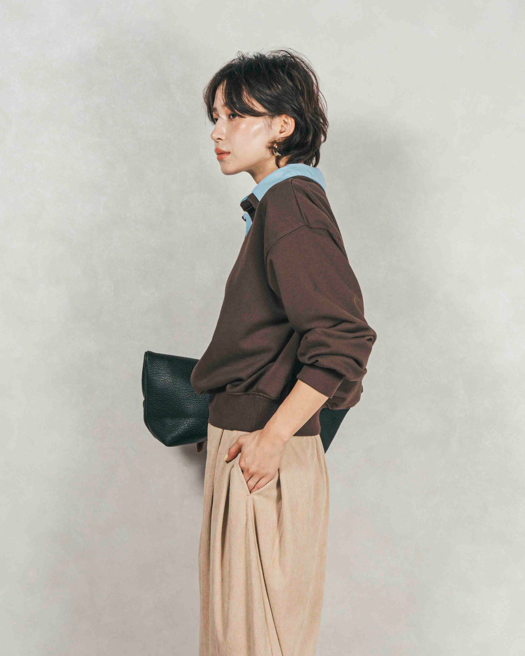 ［SET］シャツ Layered クロップドスウェット+サイドタックコクーンコーデュロイパンツ（2SET）