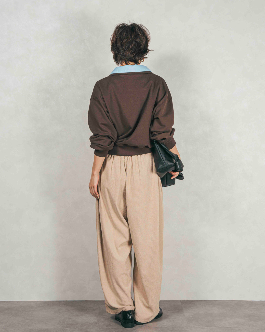 ［SET］シャツ Layered クロップドスウェット+サイドタックコクーンコーデュロイパンツ（2SET）