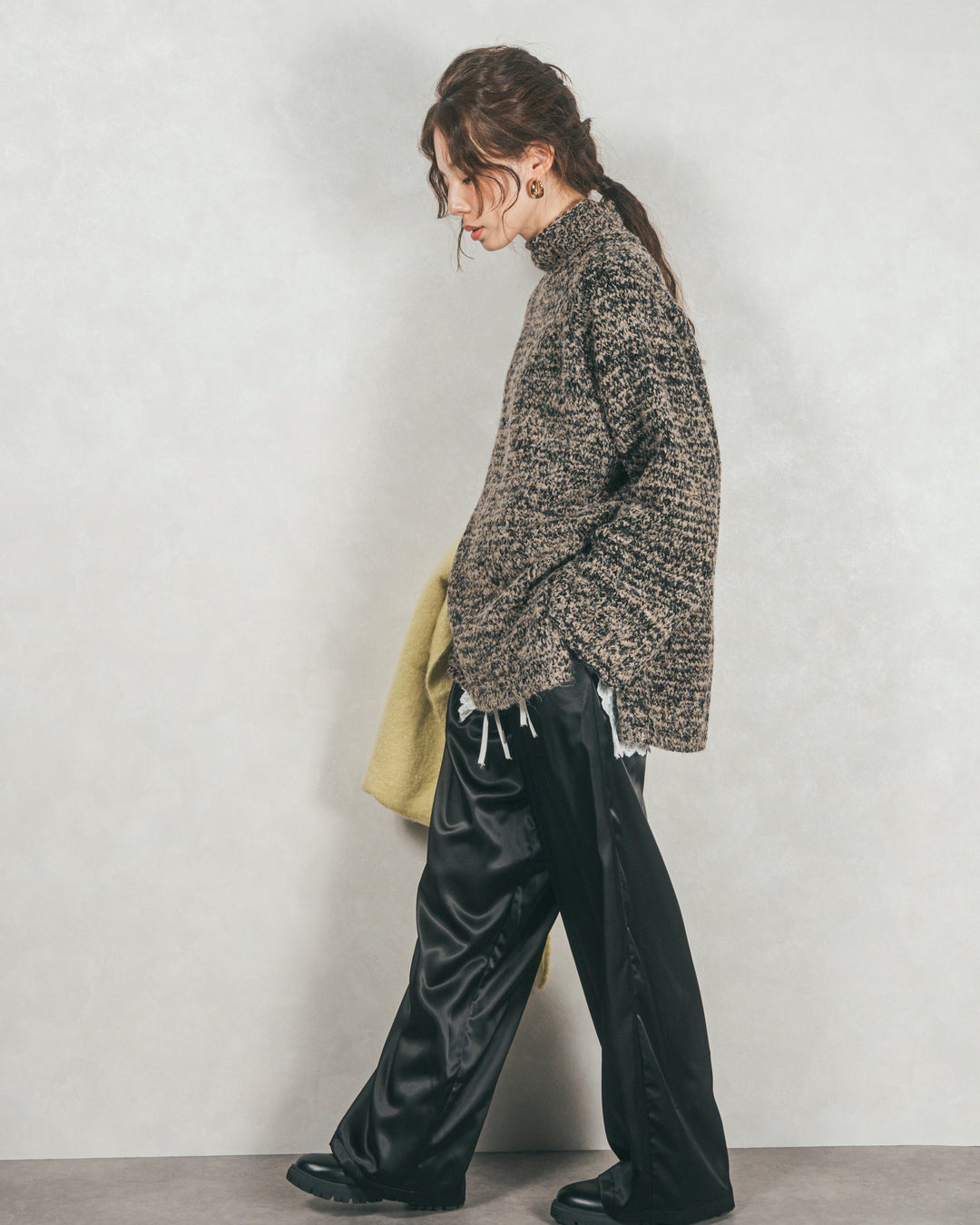 ［SET］ブークレMix ハイネックニット+Relaxサテンパンツ（2SET）