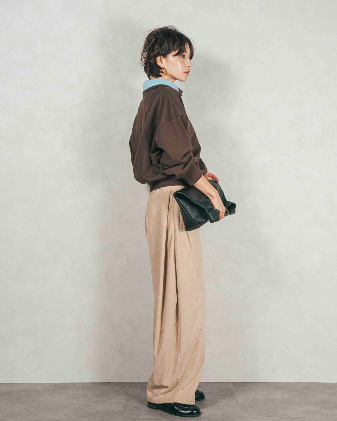 ［SET］シャツ Layered クロップドスウェット+サイドタックコクーンコーデュロイパンツ（2SET）