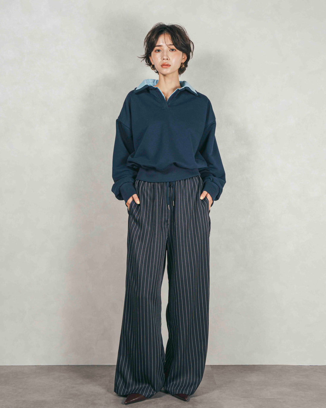 ［SET］シャツ Layered クロップドスウェット+Relaxストライプパンツ（2SET）