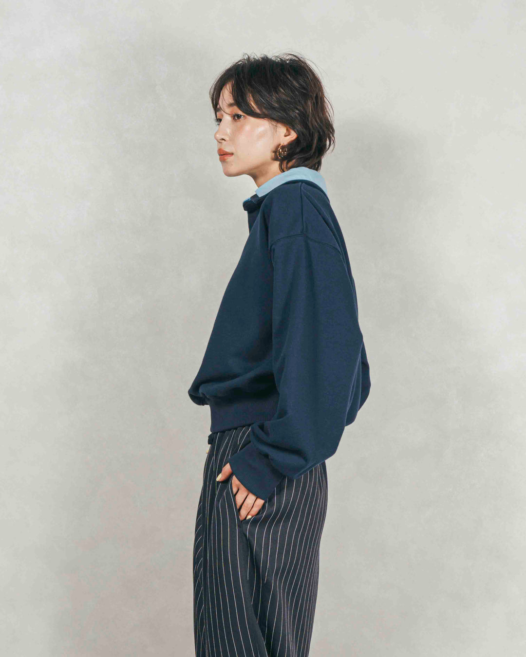 シャツ Layered クロップドスウェット (NAVY × BLUE）