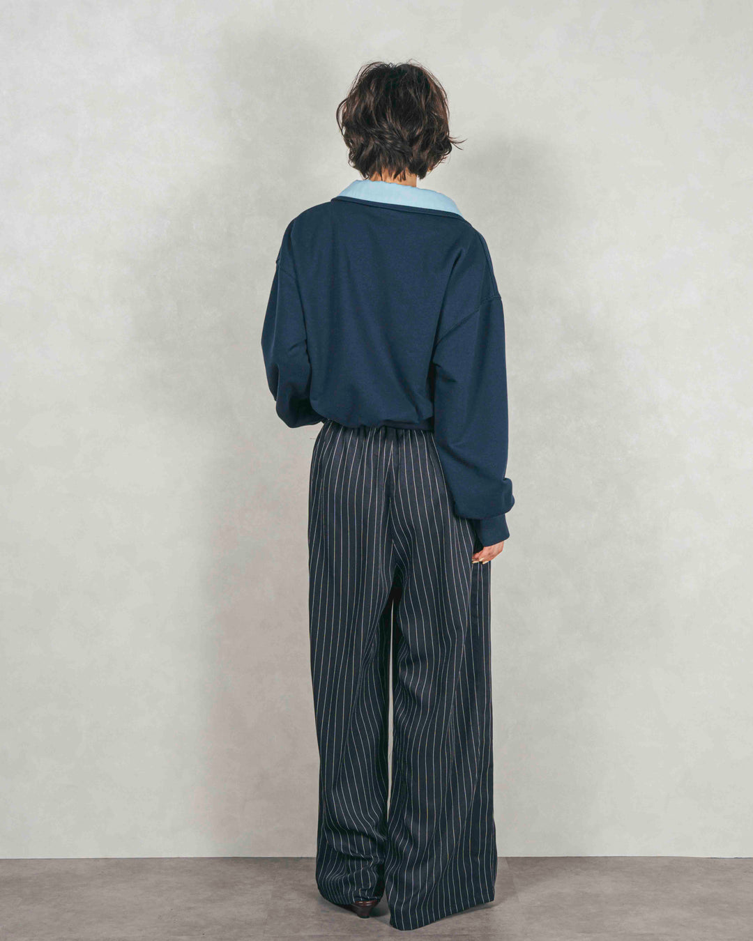 ［SET］シャツ Layered クロップドスウェット+Relaxストライプパンツ（2SET）